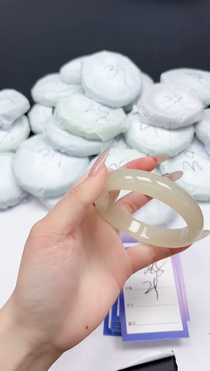 未镶嵌手镯石英质玉385/5960