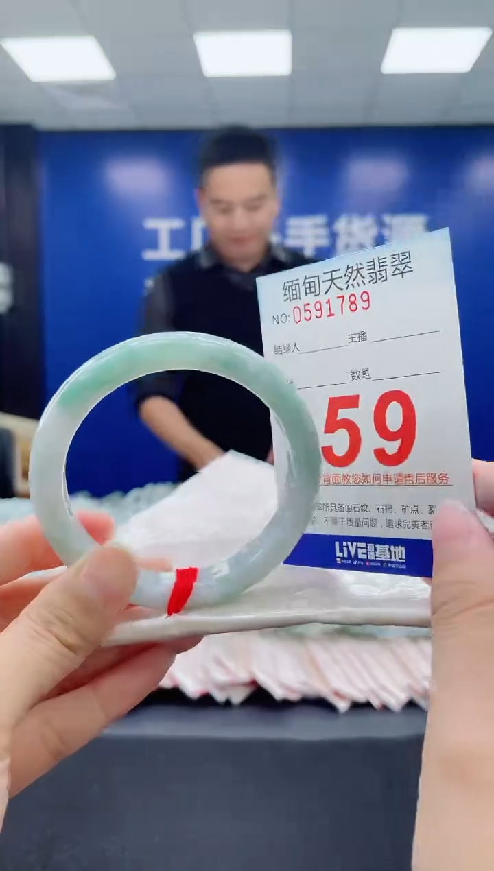 未镶嵌手镯翡翠天然翡翠手镯