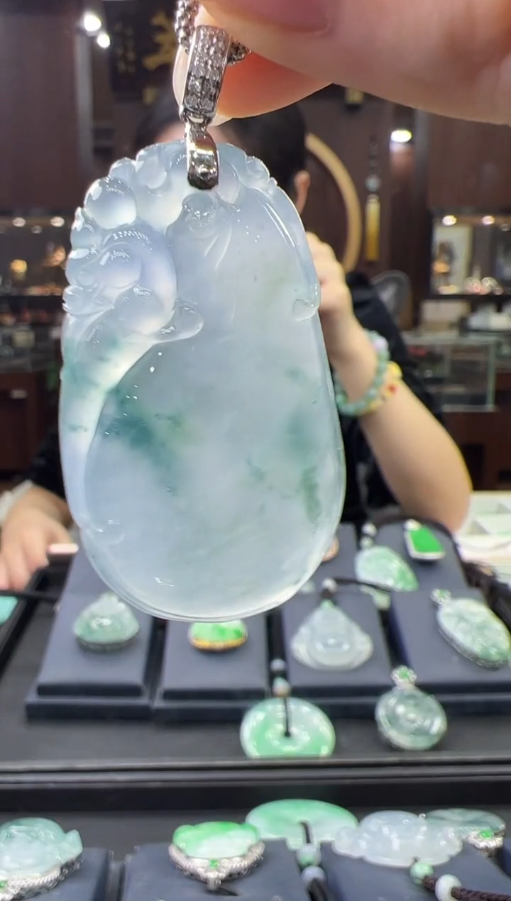 【闪购商品】翡翠挂件18K金镶嵌福瓜不含链