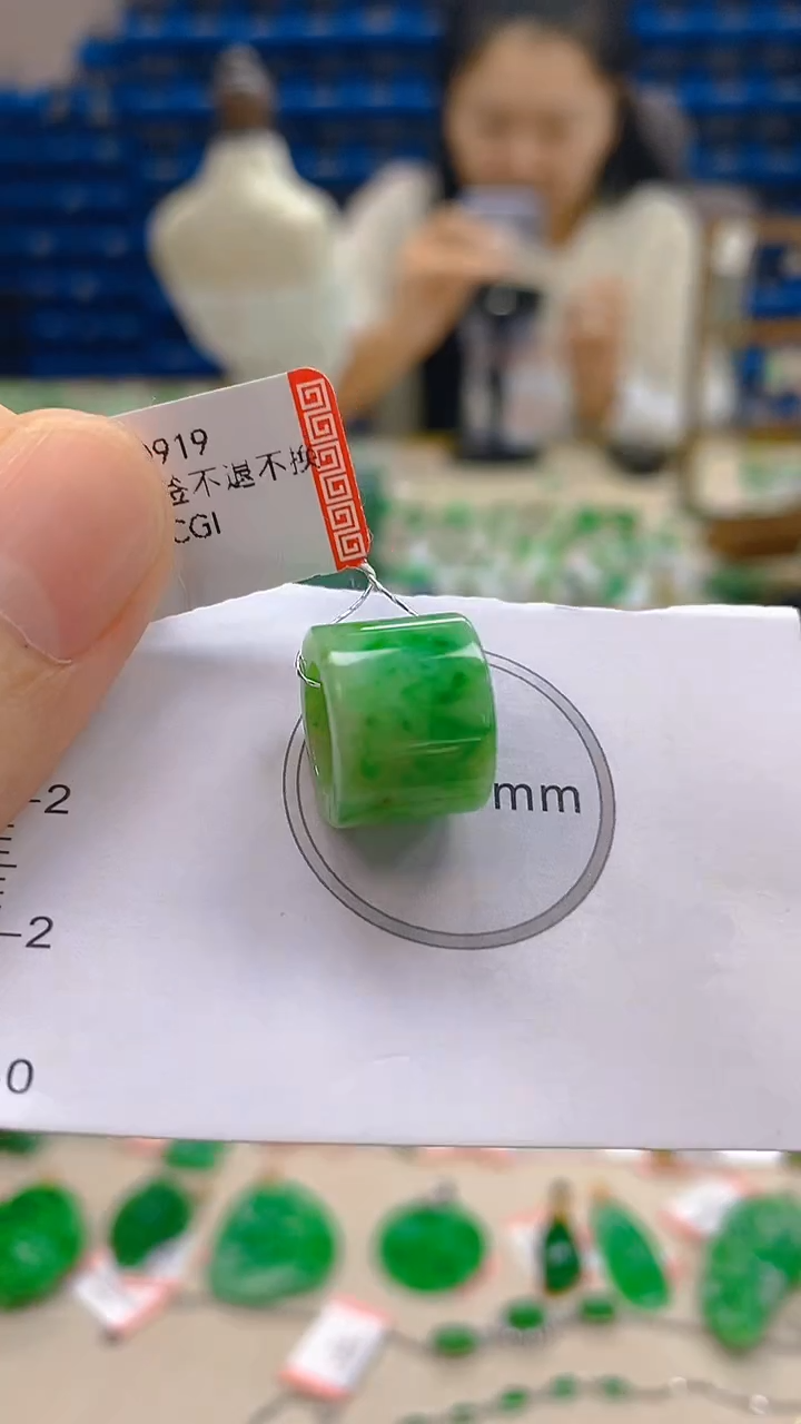 颈饰未镶嵌翡翠新号开播 全场乱卖