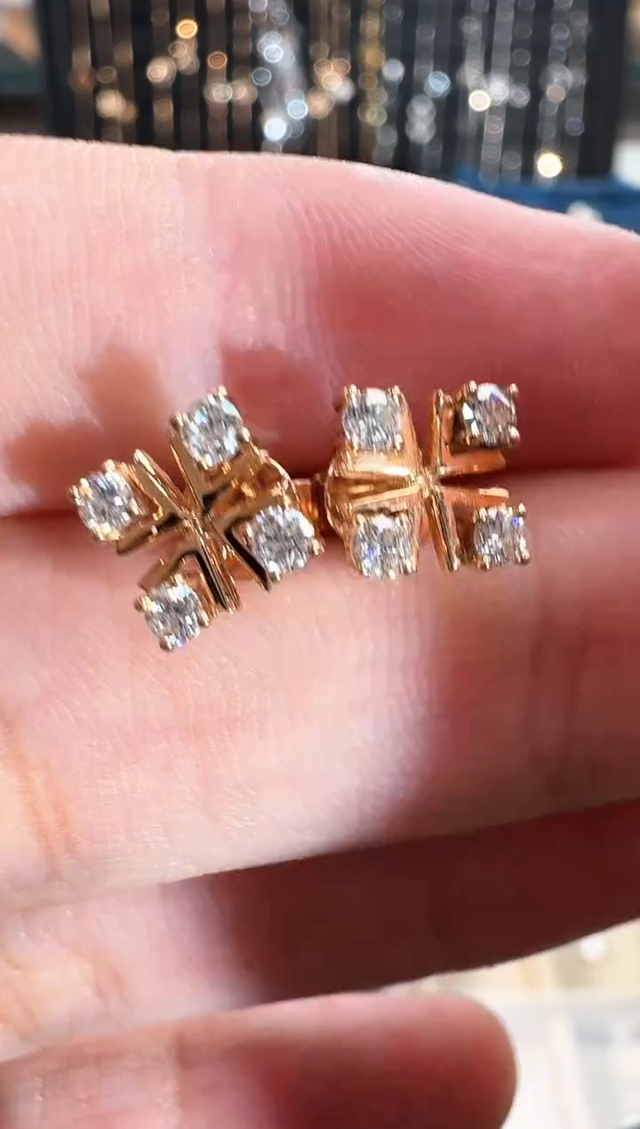 18K金镶嵌耳饰钻石从***话k枚耳饰1.5g