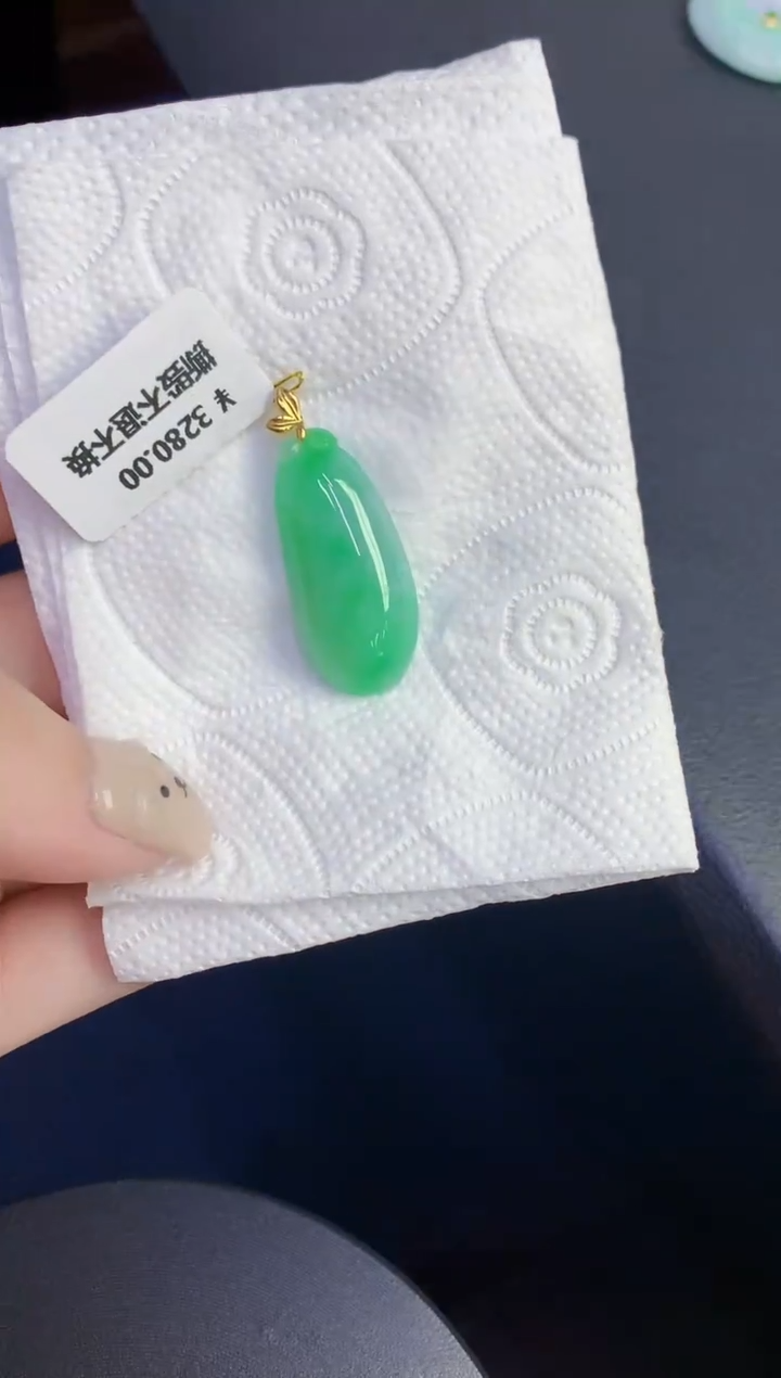 颈饰18K金镶嵌翡翠缅甸天然翡翠A货