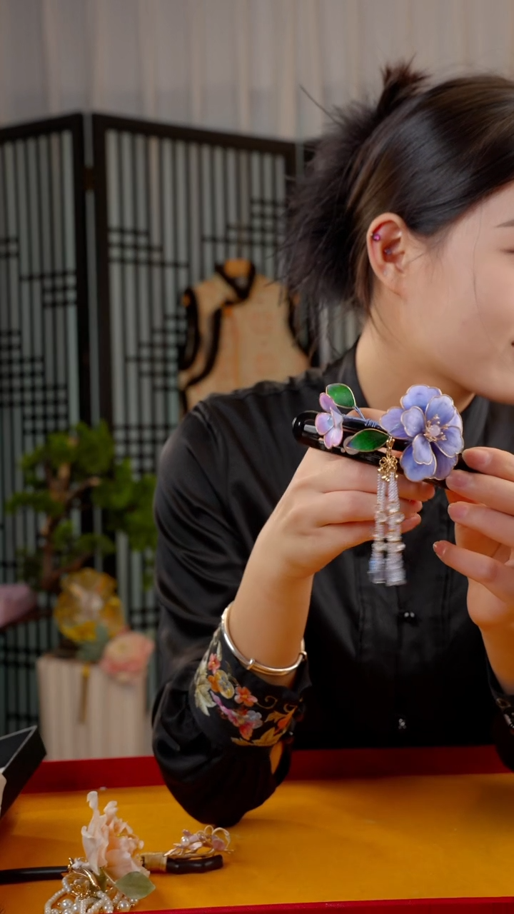 刺绣非遗绒花手工饰品