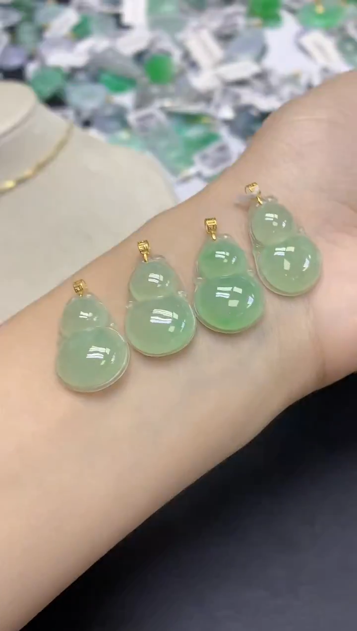 颈饰18K金镶嵌翡翠天然缅甸翡翠A货多样性发一件