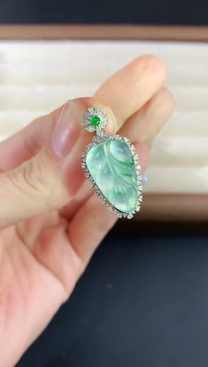 吊坠(不含链)18K金镶嵌翡翠309|9900