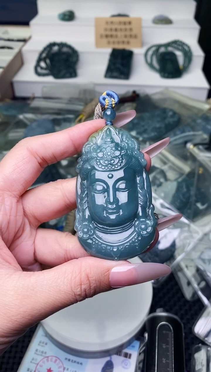 颈饰未镶嵌翡翠 