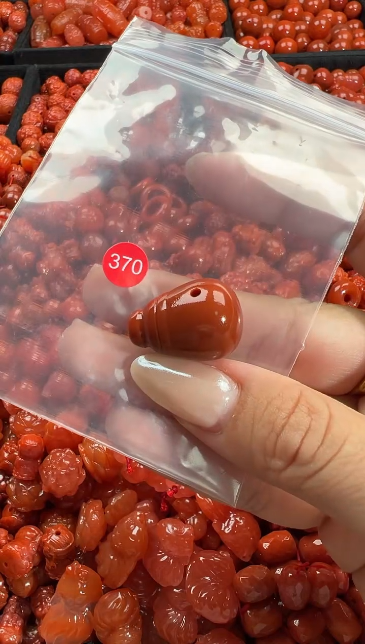 颈饰未镶嵌南红玛瑙1