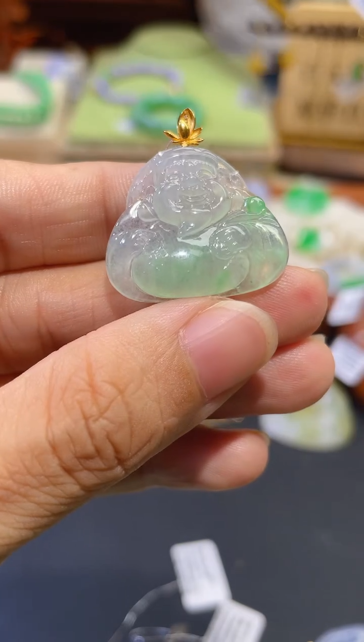 翡翠18K金镶嵌颈饰财神