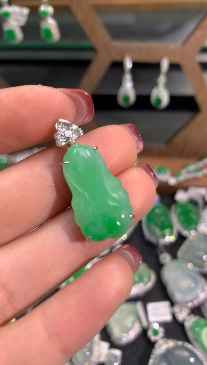 【闪购商品】翡翠吊坠(不含链)18K金镶嵌吊坠