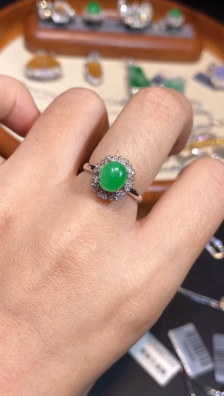 翡翠戒指18K金镶嵌戒指