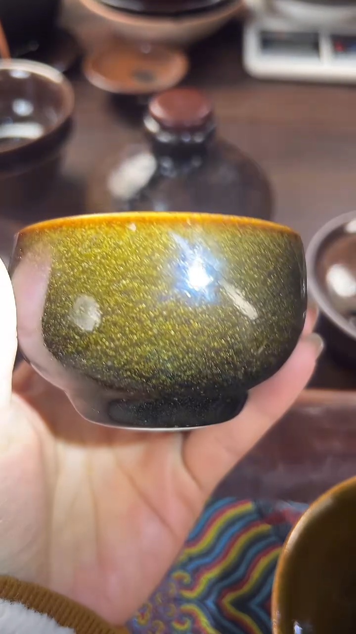 鳝鱼黄色的主人杯