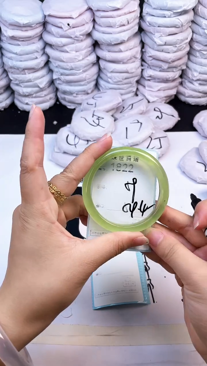 玛瑙/玉髓手镯未镶嵌1822