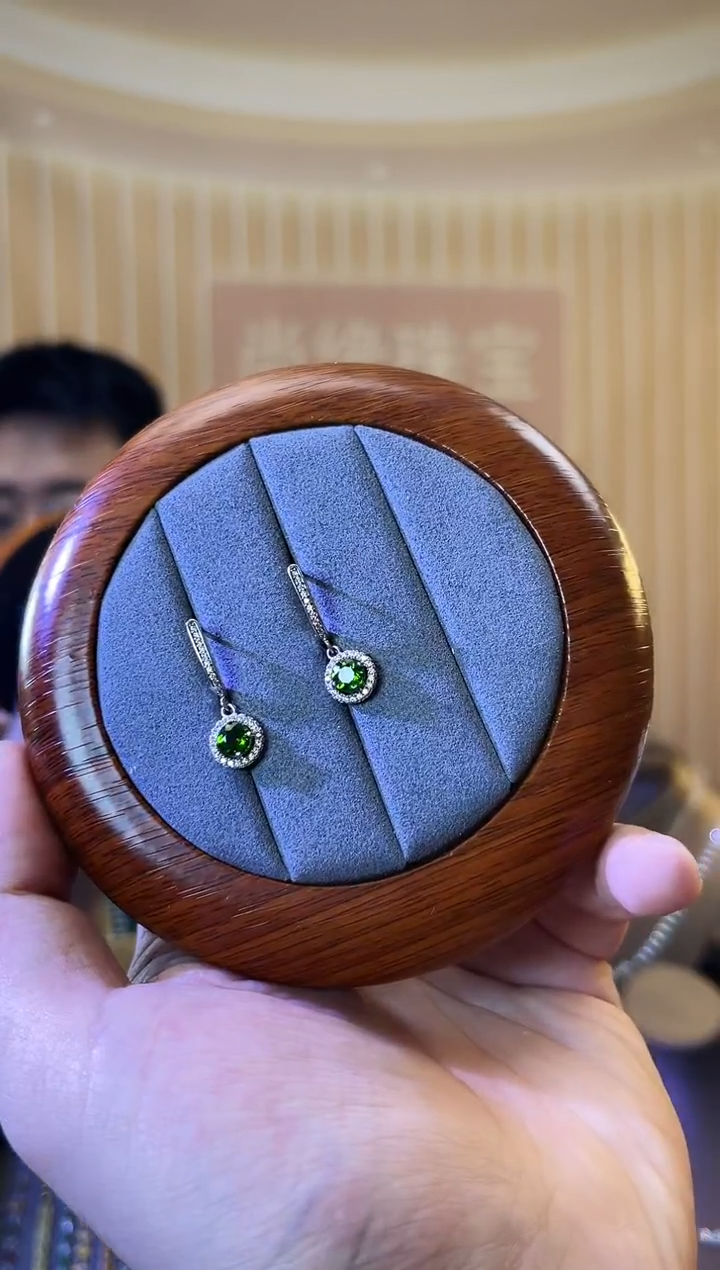 银S925镶嵌透辉石耳饰透辉石耳饰