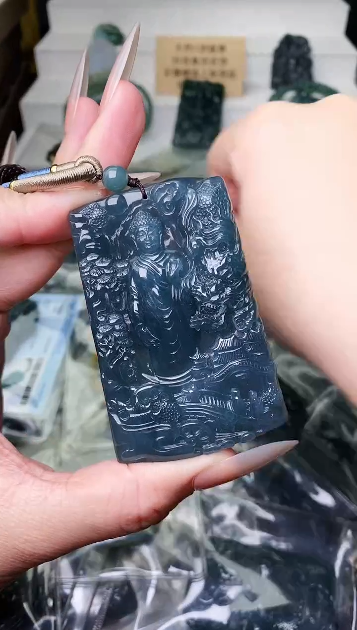 颈饰未镶嵌翡翠 