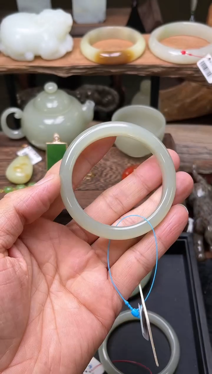 【闪购商品】和田玉手镯未镶嵌且末青白 54圈 9006733