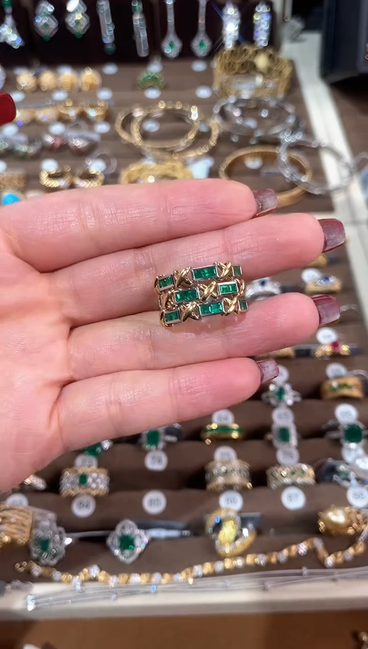 【闪购商品】祖母绿戒指18K金镶嵌18K黄X交叉祖母绿排戒