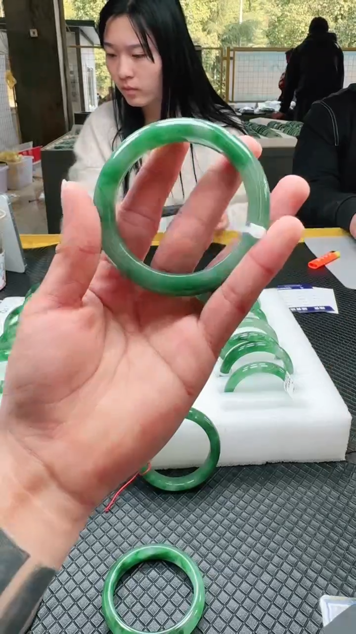 【闪购商品】石英质玉手镯未镶嵌1-天然非洲翠手镯