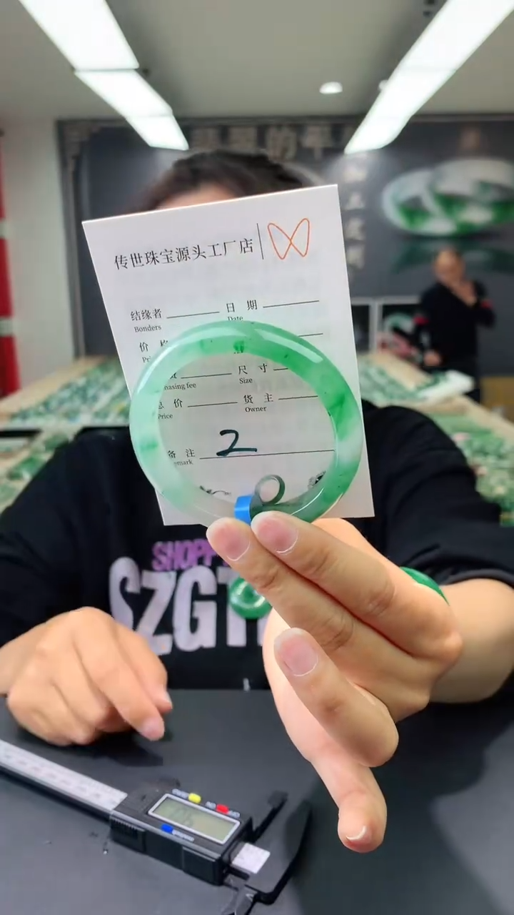 【闪购商品】石英质玉手镯未镶嵌53