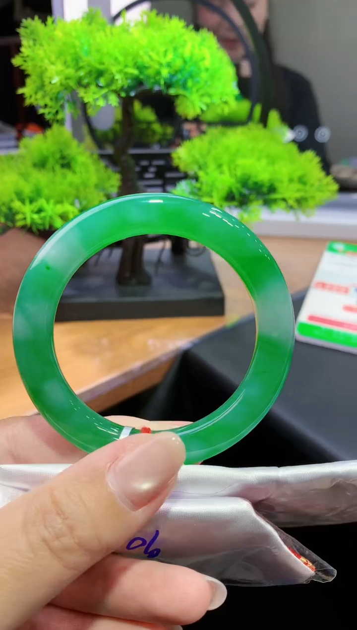 未镶嵌手镯翡翠-  天然缅甸A货翡翠总价90万定金2万