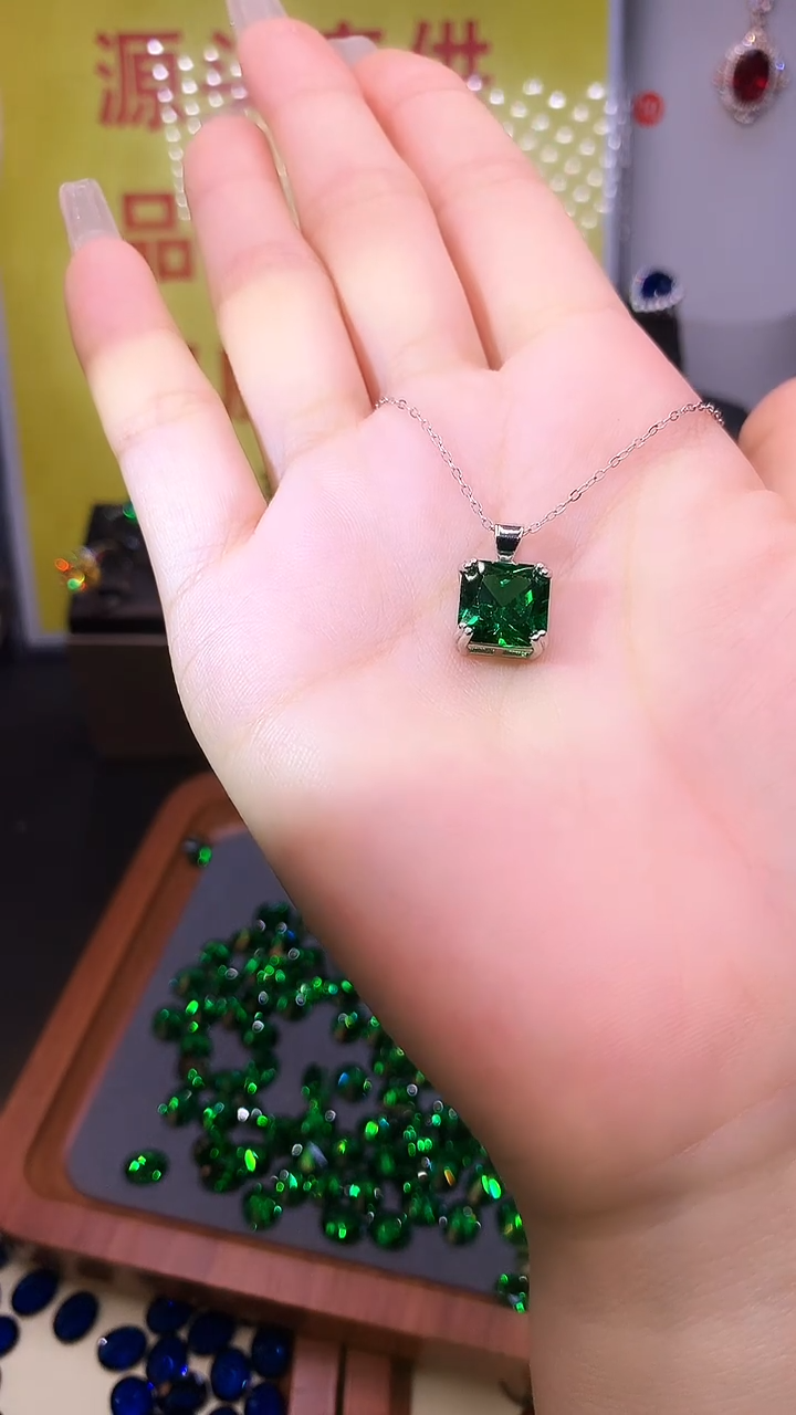 银S925镶嵌吊坠(赠链)碧玺.......