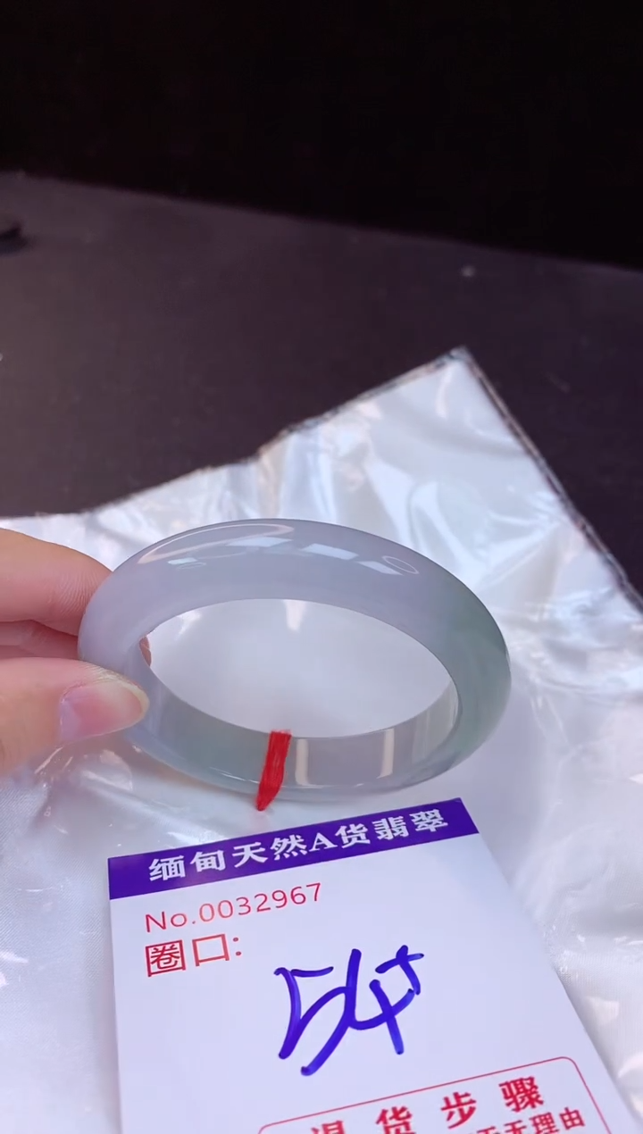 【闪购商品】翡翠手镯未镶嵌54+             