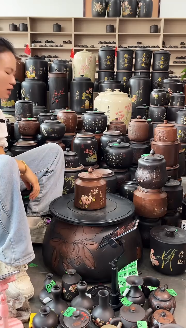 罐瑕疵茶叶罐  锤纹彩填小蛮腰   172