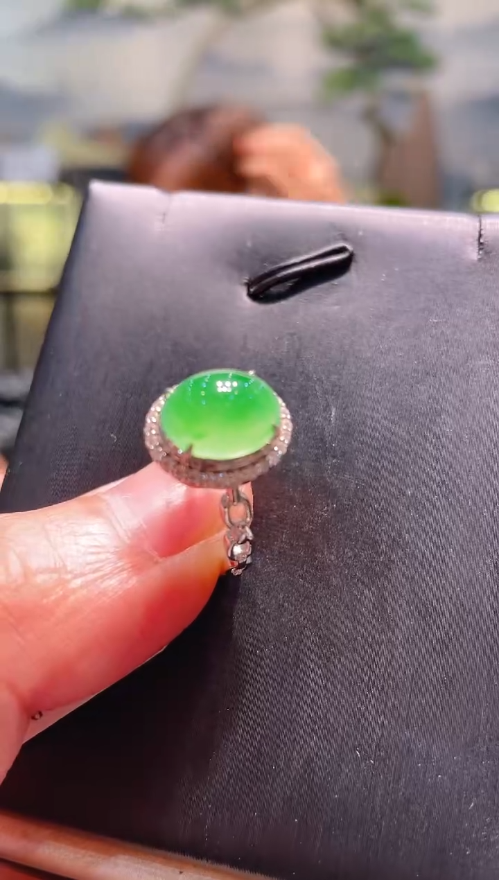翡翠18K金镶嵌颈饰翡翠A21