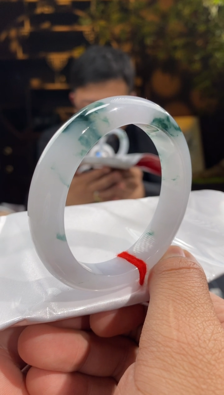 【闪购商品】翡翠手镯未镶嵌20064天然翡翠a货55-56圈