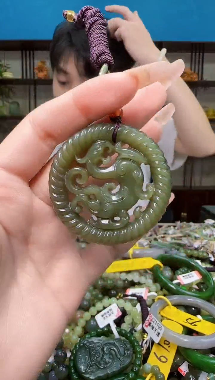 颈饰未镶嵌和田玉1