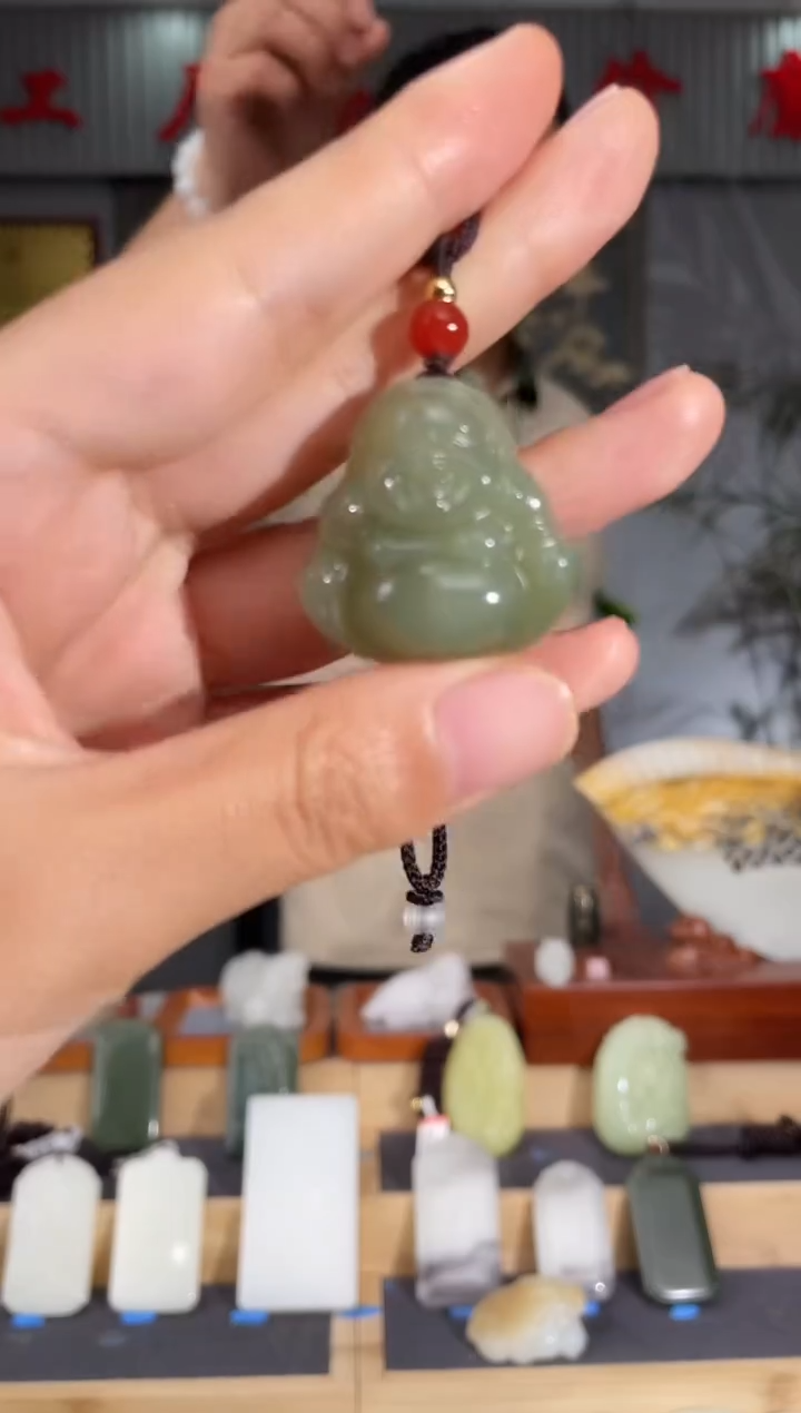 和田玉未镶嵌颈饰1