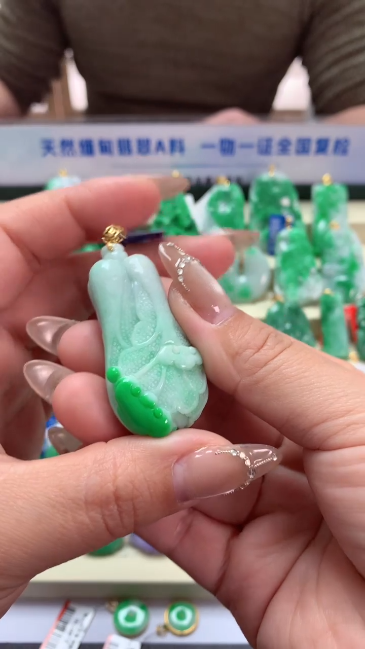 【闪购商品】翡翠吊坠(不含链)18K金镶嵌挂件