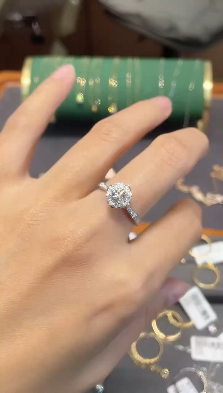 【闪购商品】钻石戒指18K金镶嵌X灿若星河钻石戒指