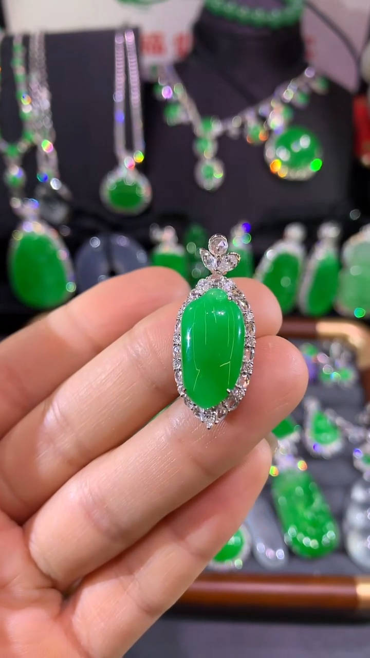 吊坠(不含链)18K金镶嵌翡翠吊坠