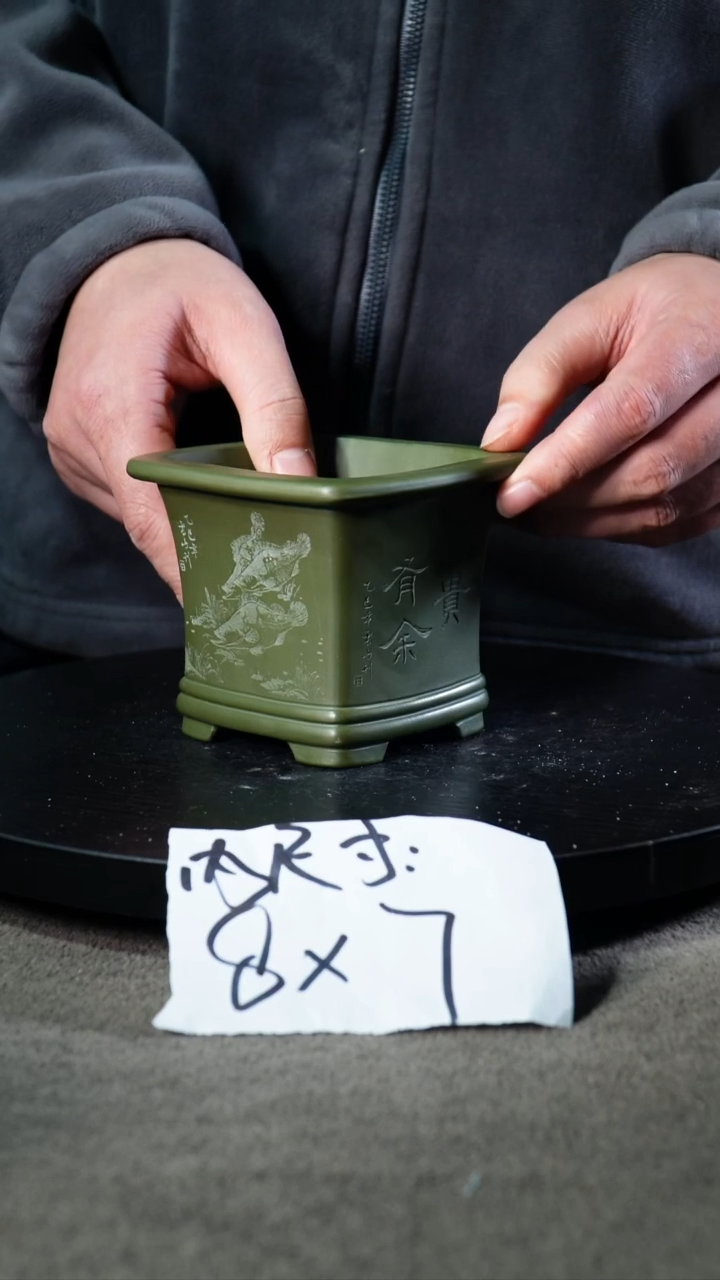 A宜兴紫砂小花盆