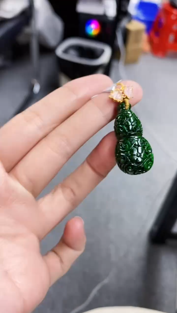 颈饰未镶嵌翡翠吊坠