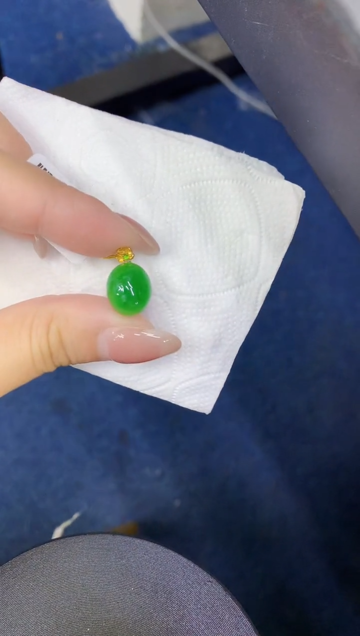 颈饰18K金镶嵌翡翠缅甸天然翡翠A货
