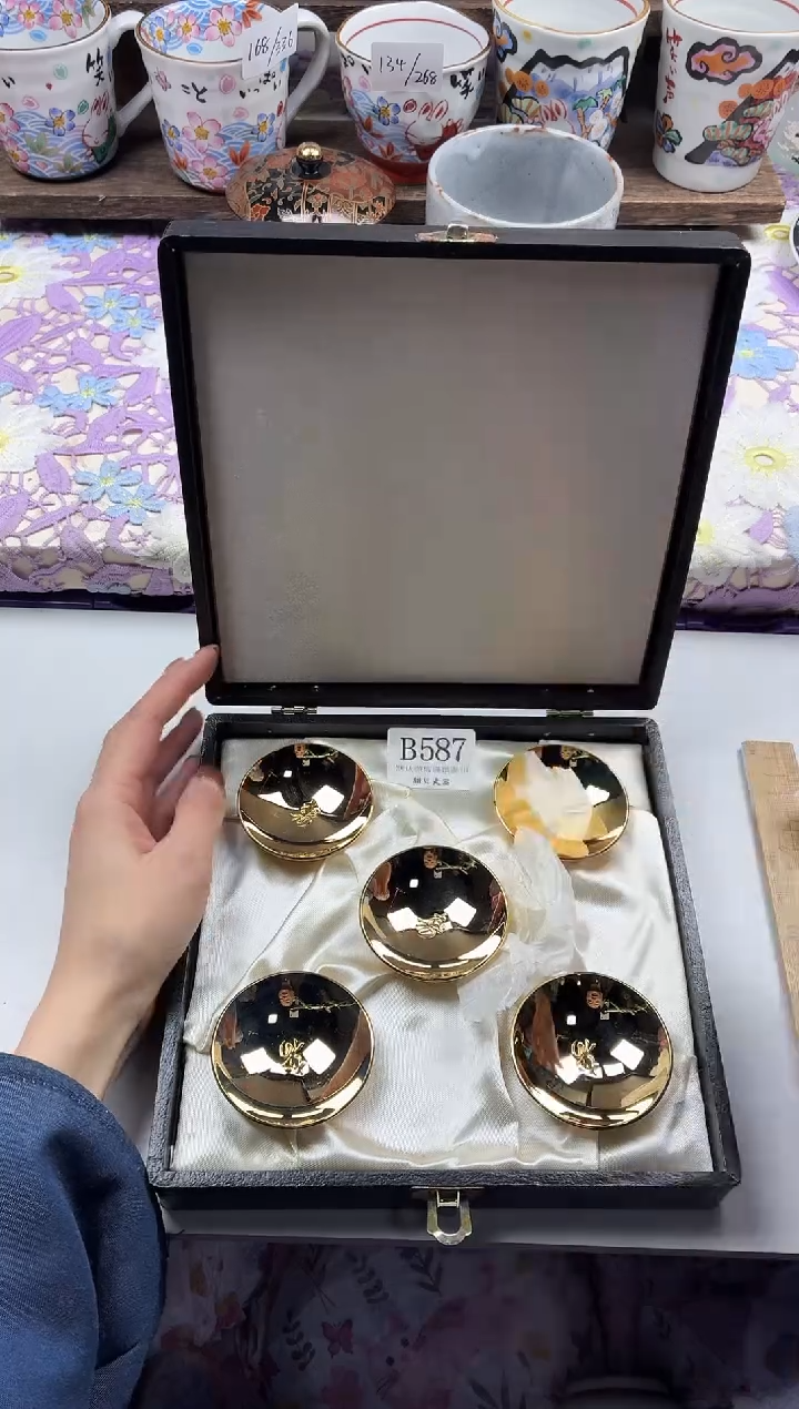 瓷片奔***草                     B587