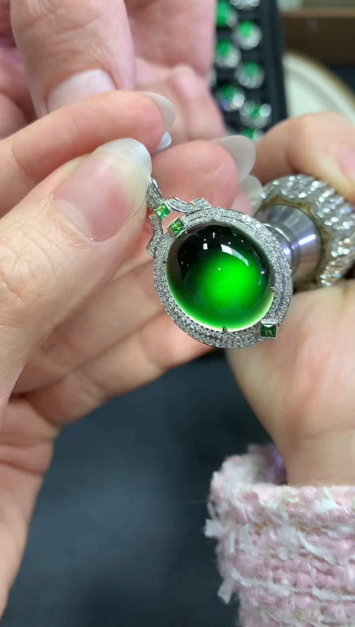 【闪购商品】翡翠吊坠(不含链)18K金镶嵌W713|19800