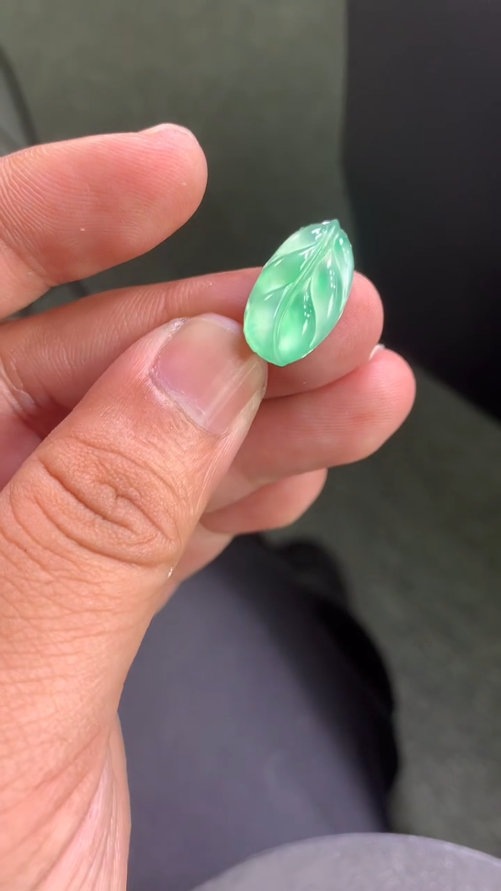 颈饰未镶嵌翡翠叶子
