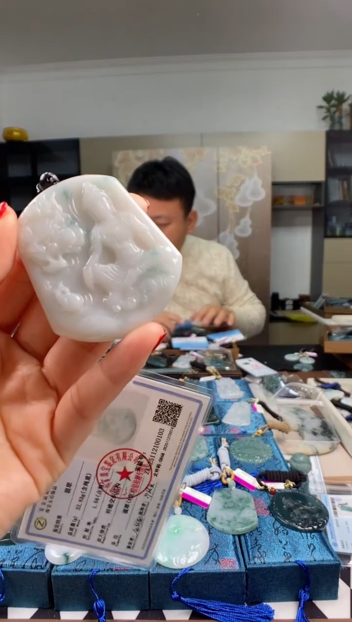 颈饰未镶嵌翡翠 多样性发其一