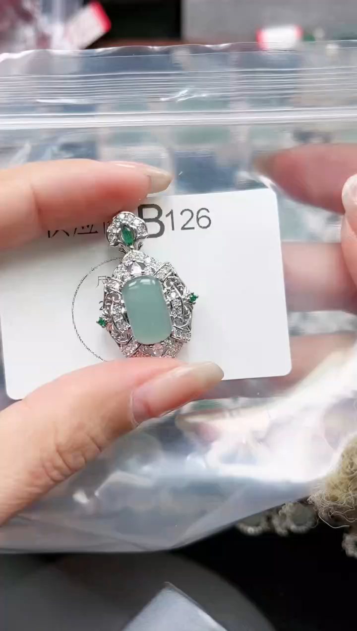 【闪购商品】翡翠颈饰未镶嵌126赠皮绳