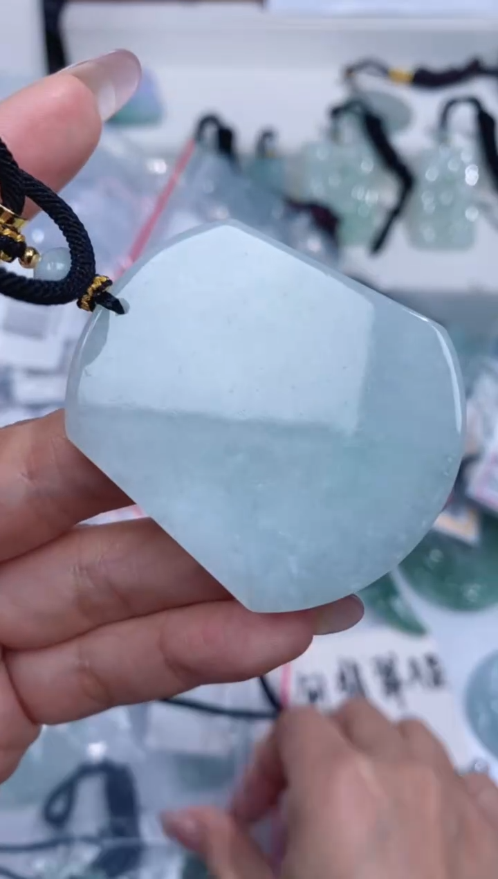 颈饰未镶嵌翡翠吊坠