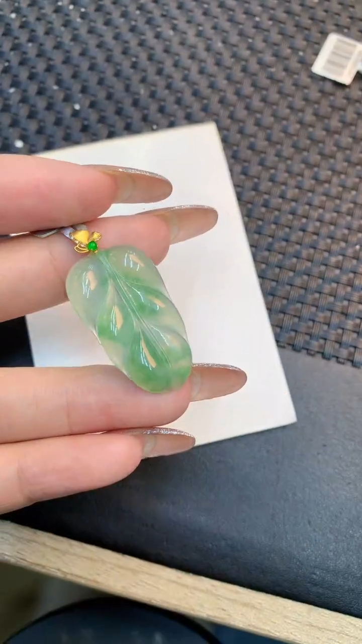 颈饰18K金镶嵌翡翠1