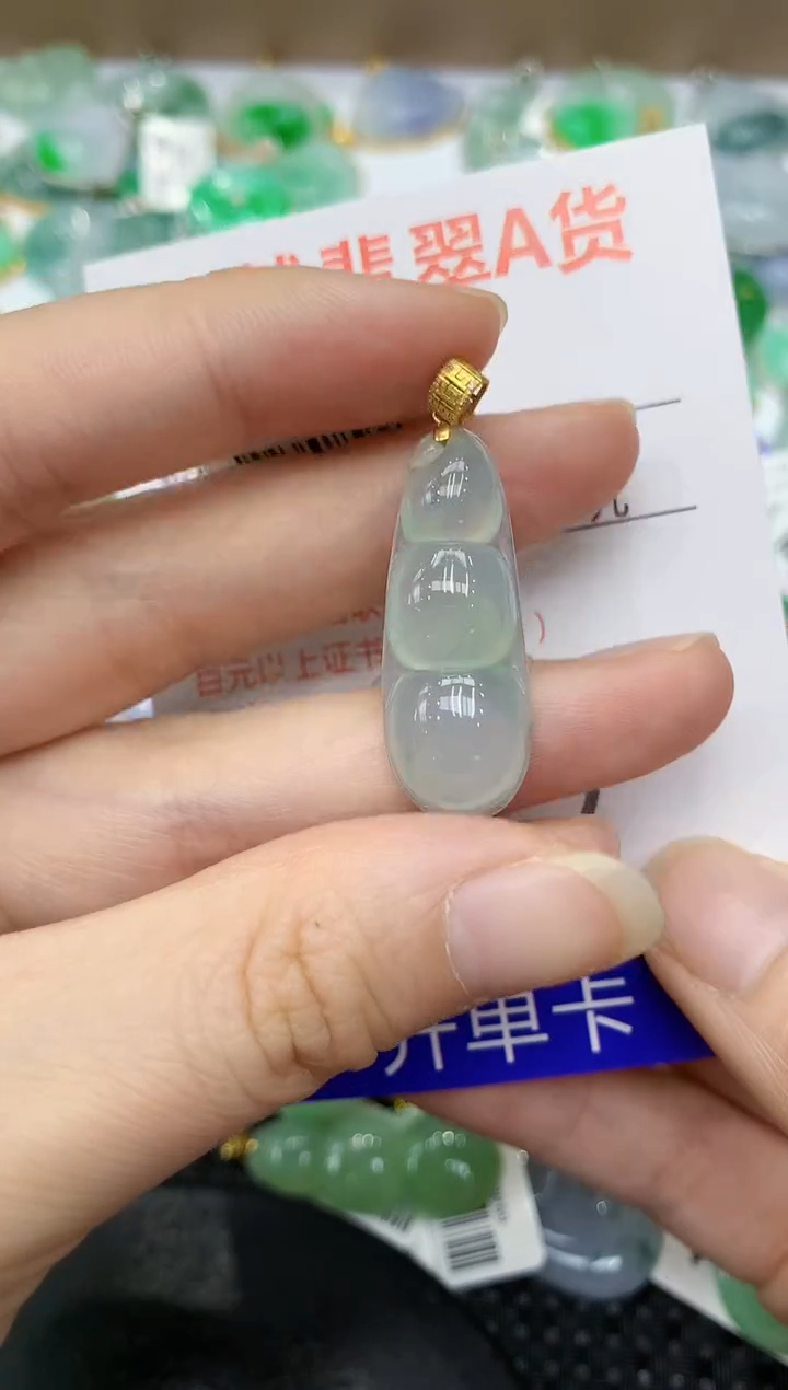 翡翠18K金镶嵌颈饰11111111111