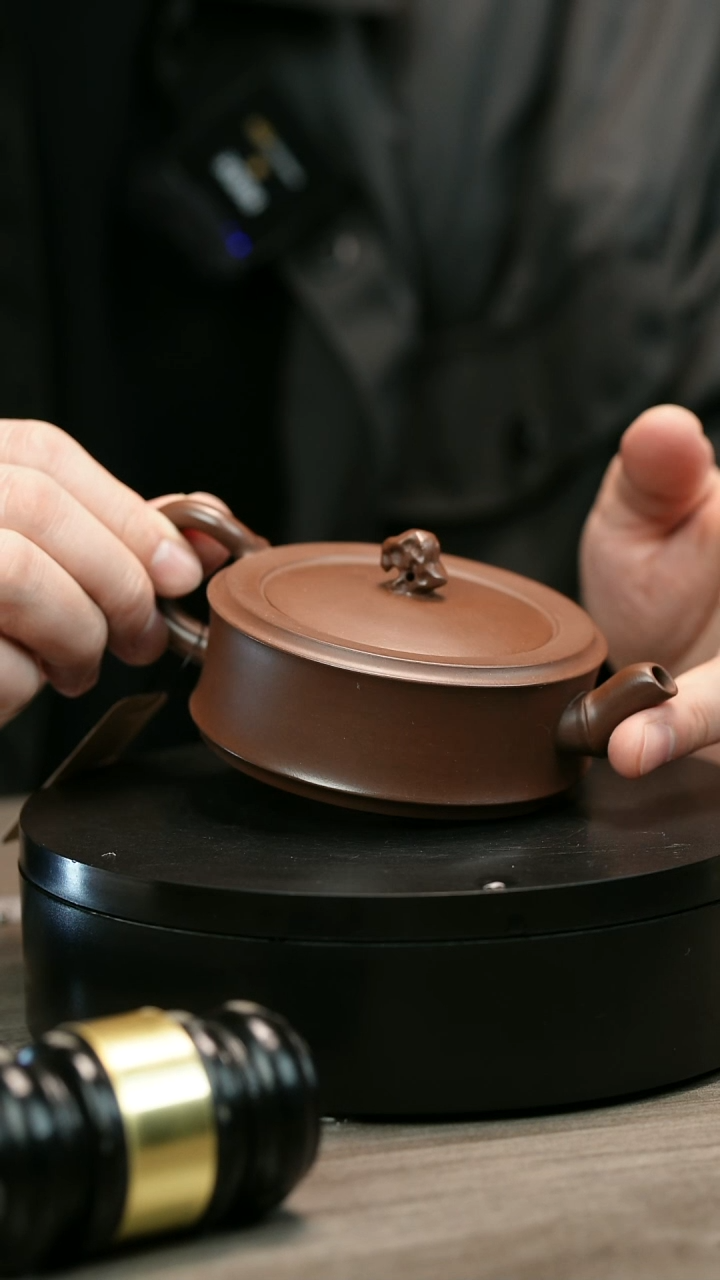 茶壶紫砂心**力H1598赵信军三足圆竹