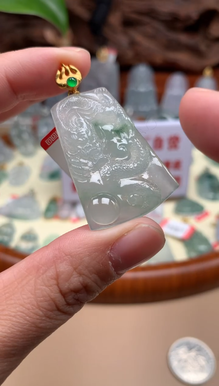 【闪购商品】翡翠颈饰18K金镶嵌龙牌