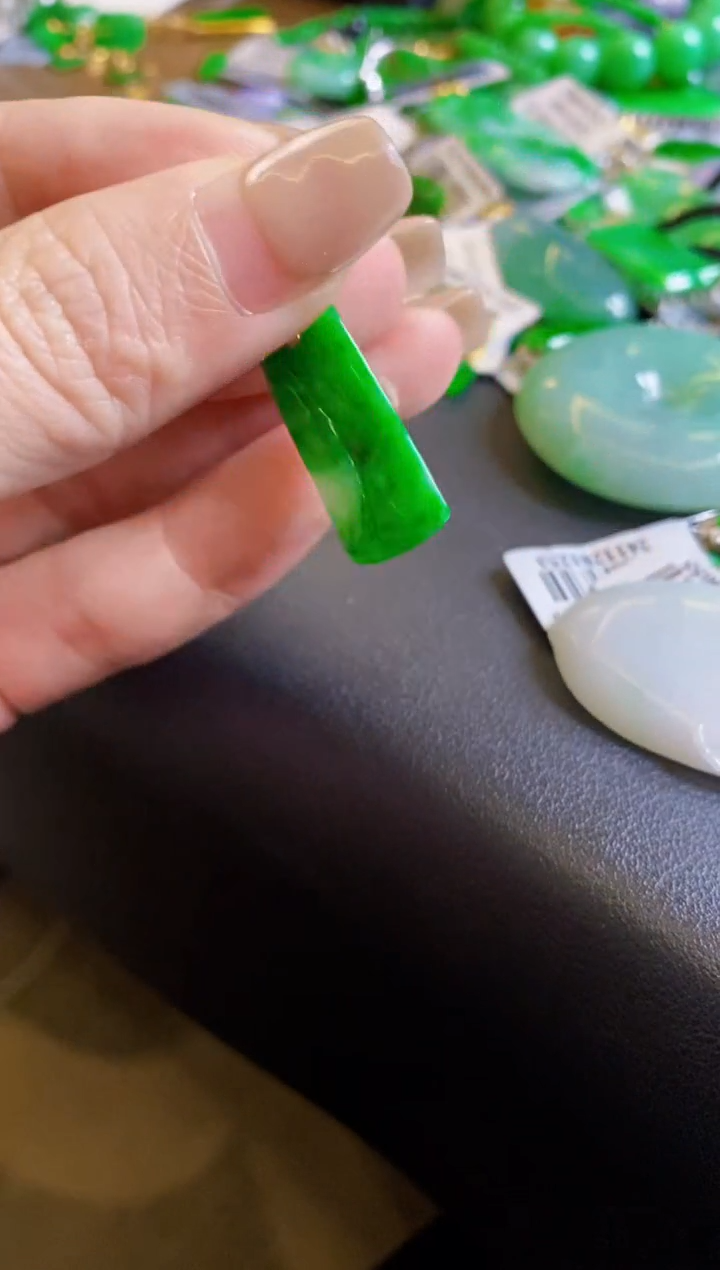 【闪购商品】定制翡翠18K金镶嵌吊坠