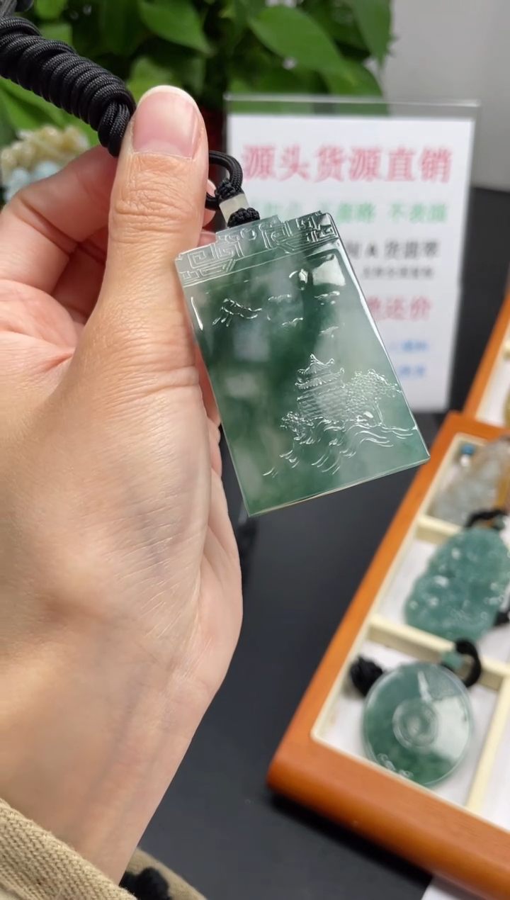 【闪购商品】翡翠颈饰未镶嵌山水