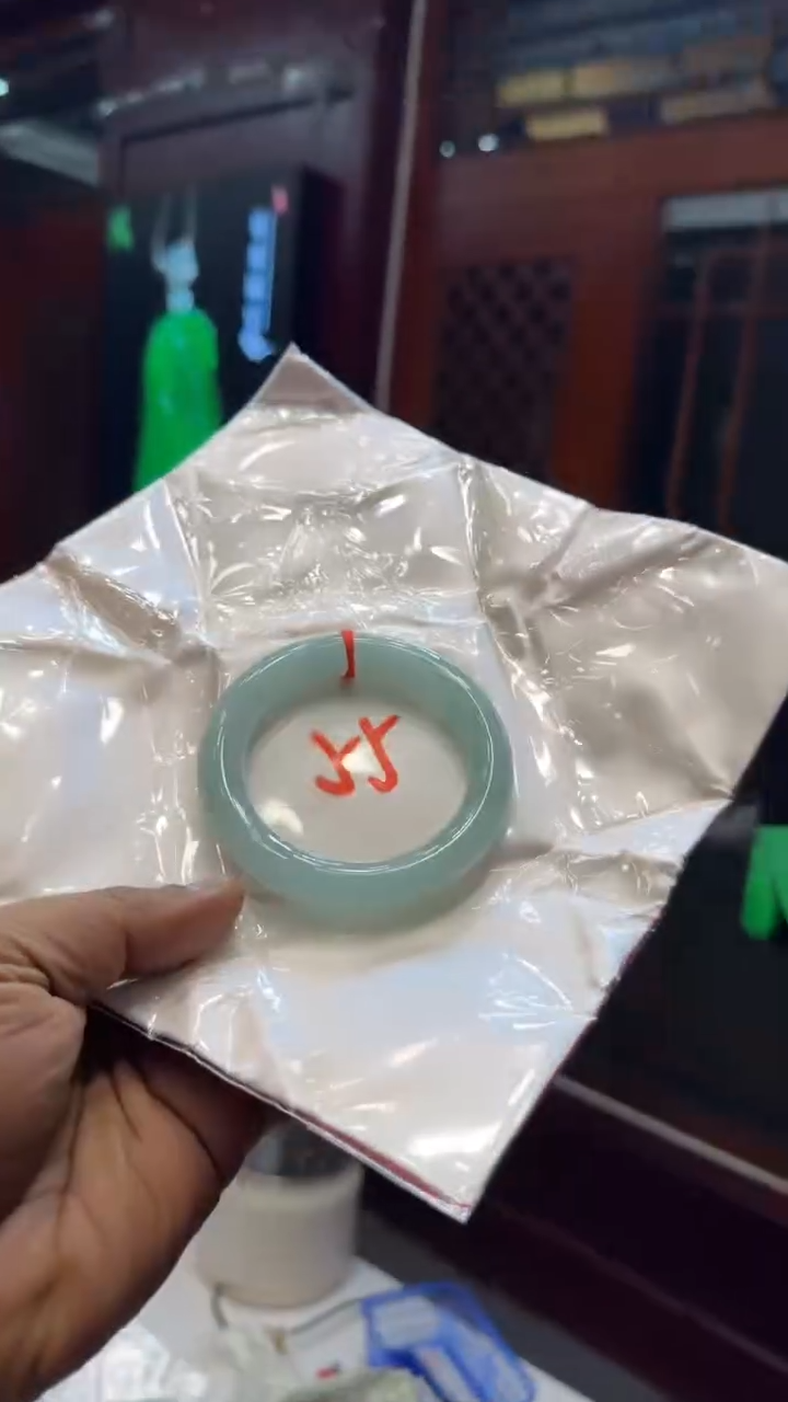 未镶嵌手镯翡翠手镯