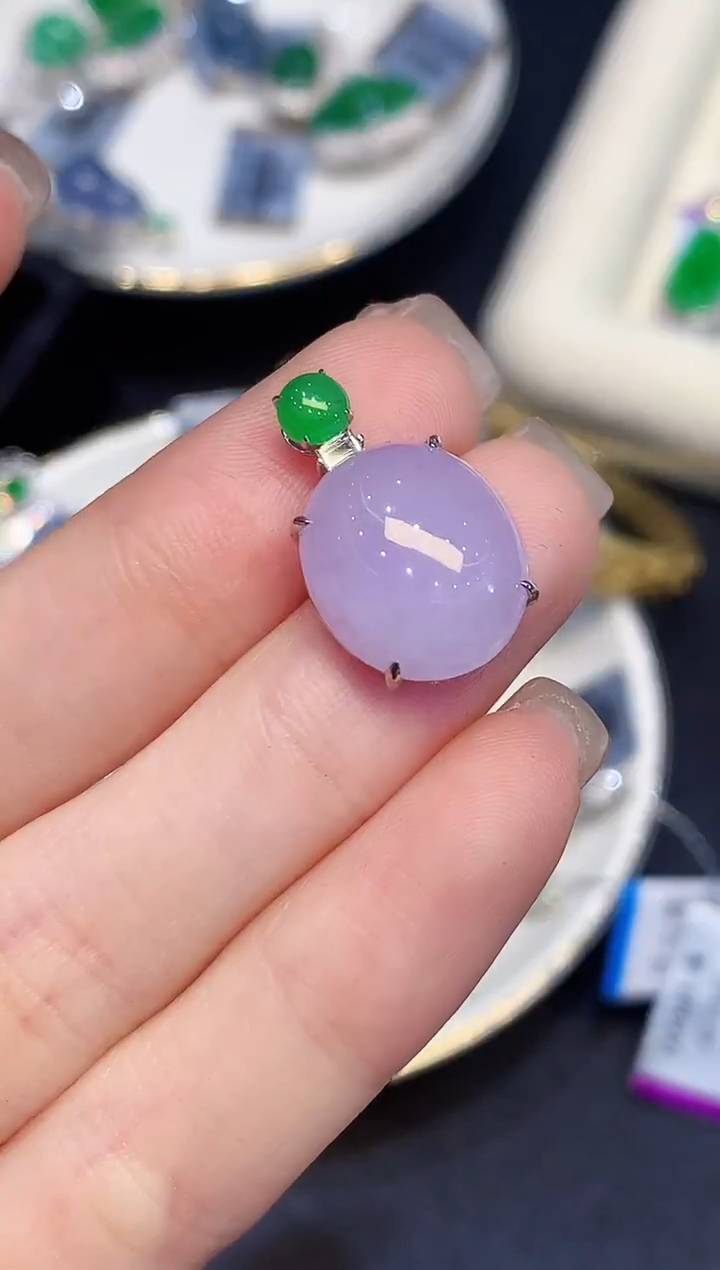 吊坠(不含链)18K金镶嵌翡翠多样性发其一